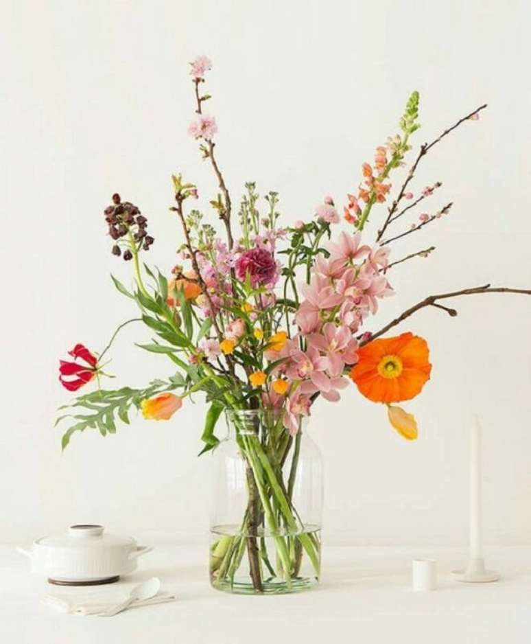 31. Flores do campo coloridas em tons de laranja e rosa &ndash; Foto Studio Store