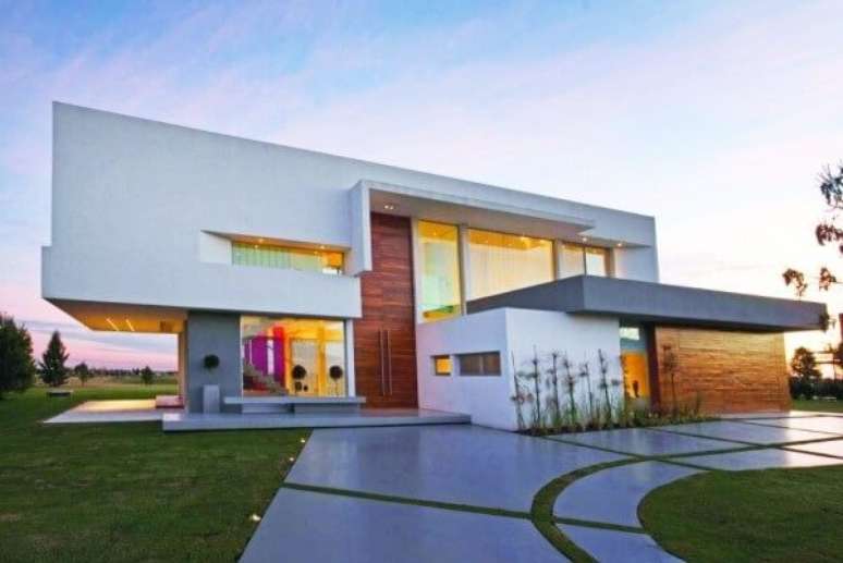 40- A platibanda transforma o visual da residência em uma edificação contemporânea. Fonte: Assim Eu Gosto