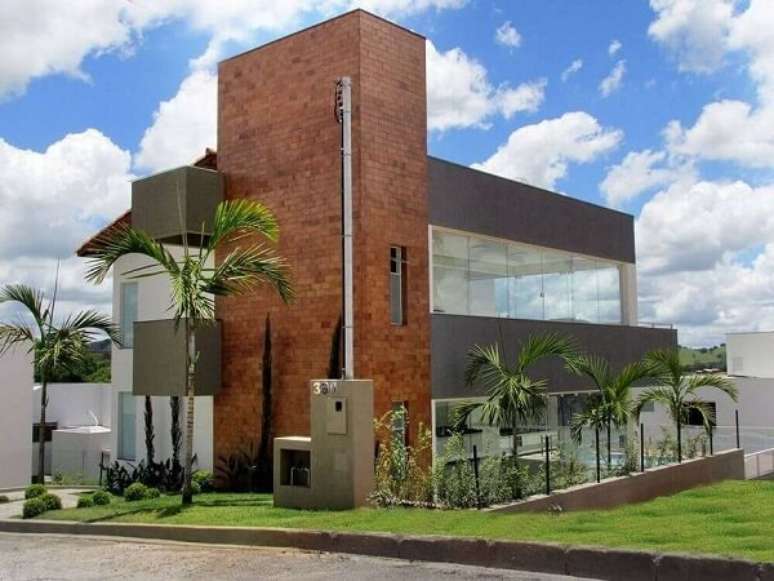 30- A platibanda foi executada somente em parte do telhado. Fonte: Grupo Kalfix