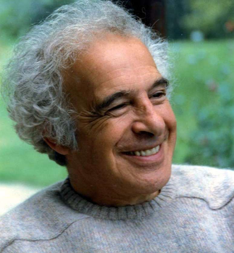 Seja nas aulas, em semin&aacute;rios ou nas publica&ccedil;&otilde;es das quais participou como autor, Tahta enfatizava a import&acirc;ncia da colabora&ccedil;&atilde;o no processo educativo