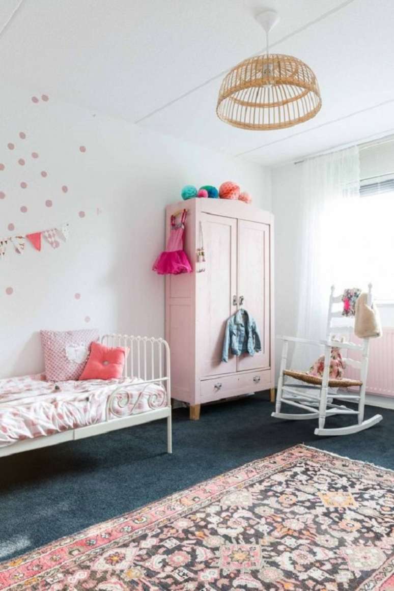 44. Guarda roupa proven&ccedil;al rosa para quarto infantil &ndash; Foto Planete Decor