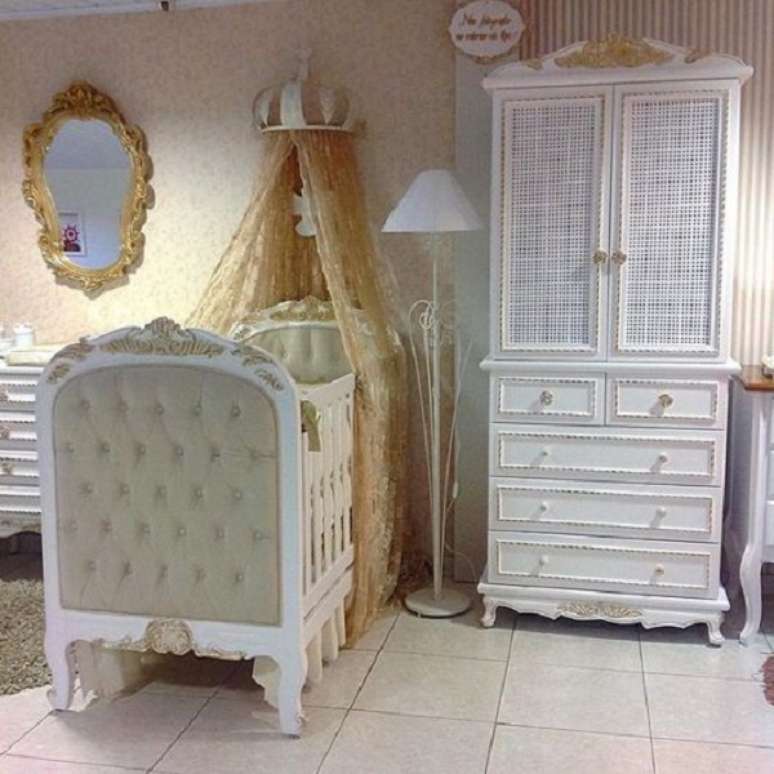 21. Guarda roupa proven&ccedil;al branco e pequeno &ndash; Foto Casa e Construcao