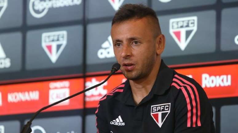 Rafinha elogia trabalho que está sendo feito no São Paulo (Foto: Rubens Chiri / saopaulofc.net)