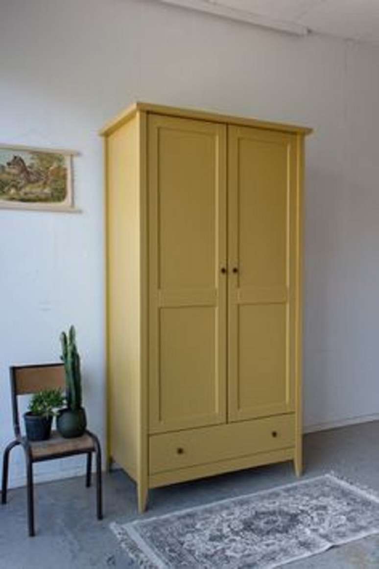 16. Guarda roupa proven&ccedil;al amarelo na decora&ccedil;&atilde;o do quarto &ndash; Foto Casa e Constru&ccedil;&atilde;o