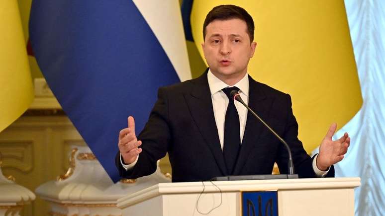 Presidente da Ucr&acirc;nia, Volodymyr Zelensky, disse que seu pa&iacute;s est&aacute; enfrentando uma "guerra h&iacute;brida"