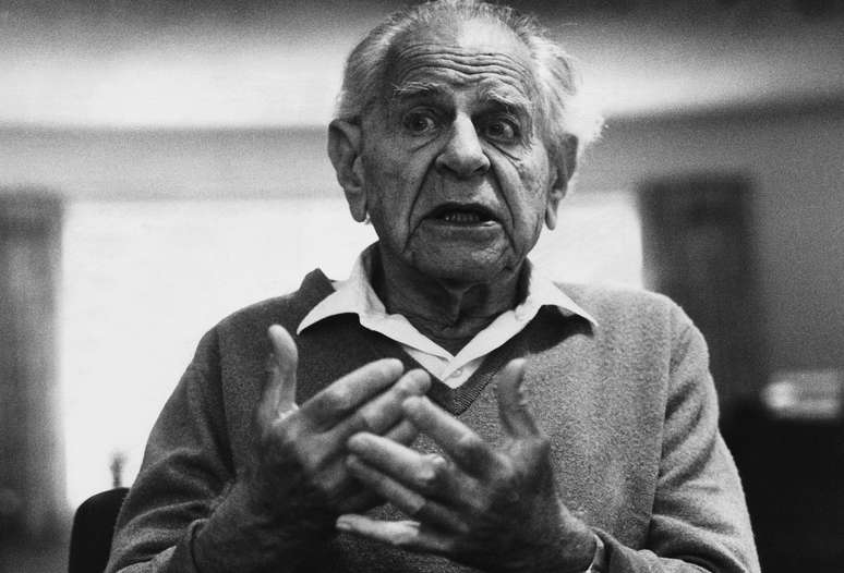 Filósofo Karl Popper disse que "a tolerância ilimitada leva ao desaparecimento da tolerância"