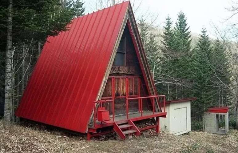 8. Tons de vermelho ajudam a destacar o projeto das cabanas de madeira. Fonte: Decor Fácil