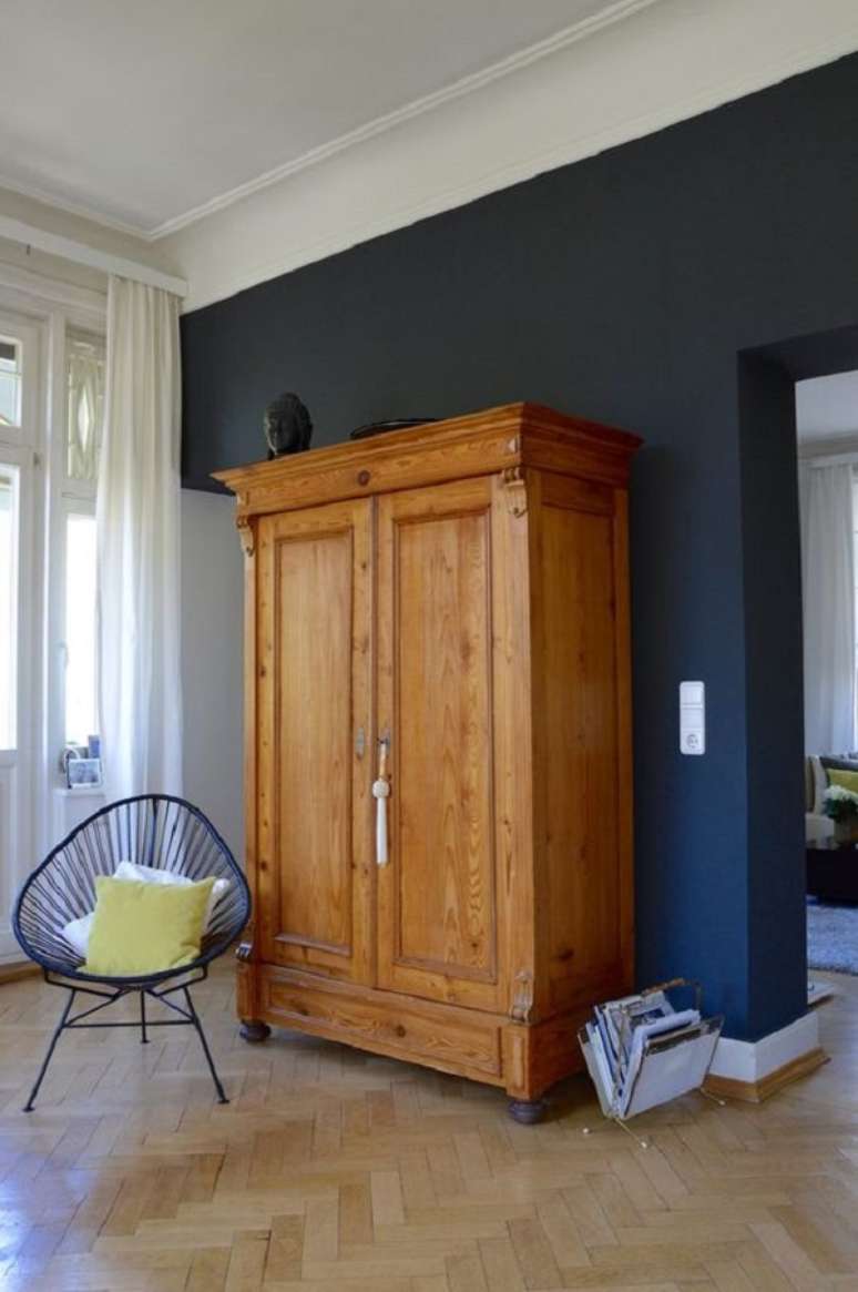 36. Guarda roupa proven&ccedil;al de madeira &ndash; Foto Solebich