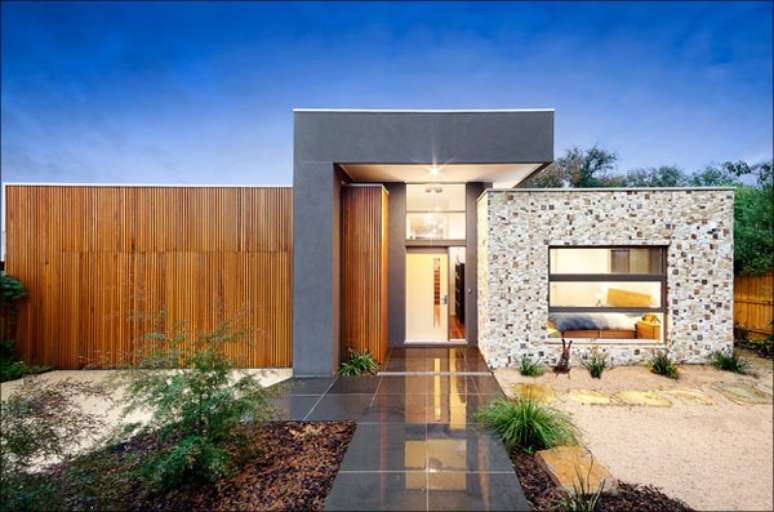 62- As casas com platibanda têm formatos geométricos marcantes. Fonte: Plantas de Casas