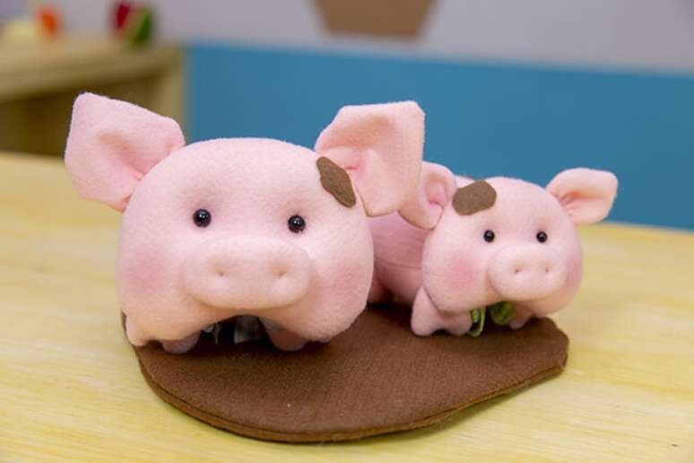 18. Vacas, galinhas, cavalos e porcos fazem parte da tem&aacute;tica de fazendinha. Fonte: Escola de Feltro