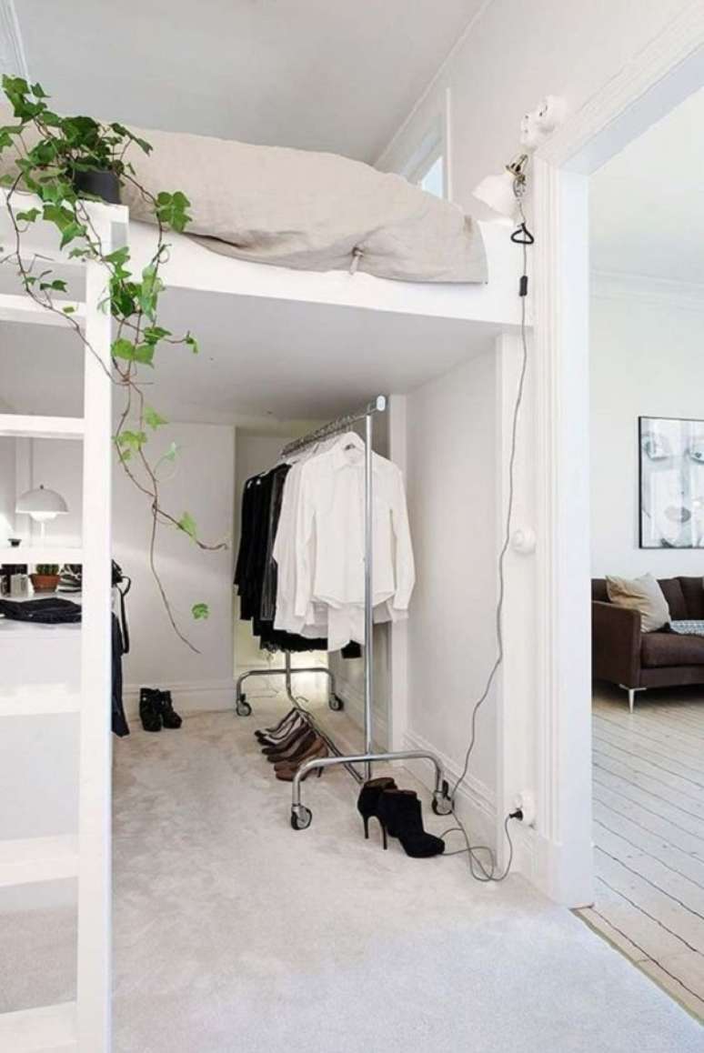 22. Quarto com cama no alto e closet embaixo – Foto Decor Facil