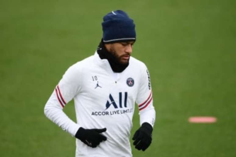 Neymar se prepara para o jogo contra o Real Madrid (Foto: FRANCK FIFE / AFP)