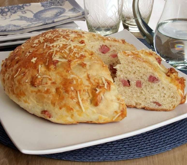 P&atilde;o com lingui&ccedil;a na airfryer (Reprodu&ccedil;&atilde;o / Guia Cozinha)