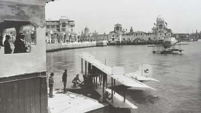 Entre principais acontecimentos de 1922, est&atilde;o Revolta Tenentista (os 18 do Forte de Copacabana e desdobramentos como a forma&ccedil;&atilde;o da Coluna Prestes), funda&ccedil;&atilde;o do Partido Comunista Brasileiro (PCB), filiado &agrave; Terceira Internacional, Semana de Arte Moderna, e acirramento das lutas oper&aacute;rias com eclos&atilde;o de greves em v&aacute;rios setores