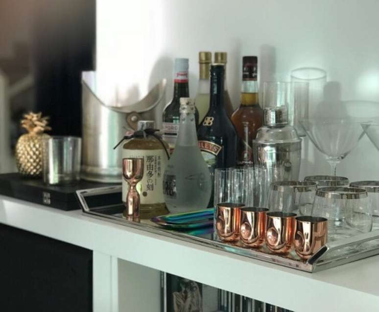 51. Bandeja decorativa para bar &ndash; Foto Heidi Norwig