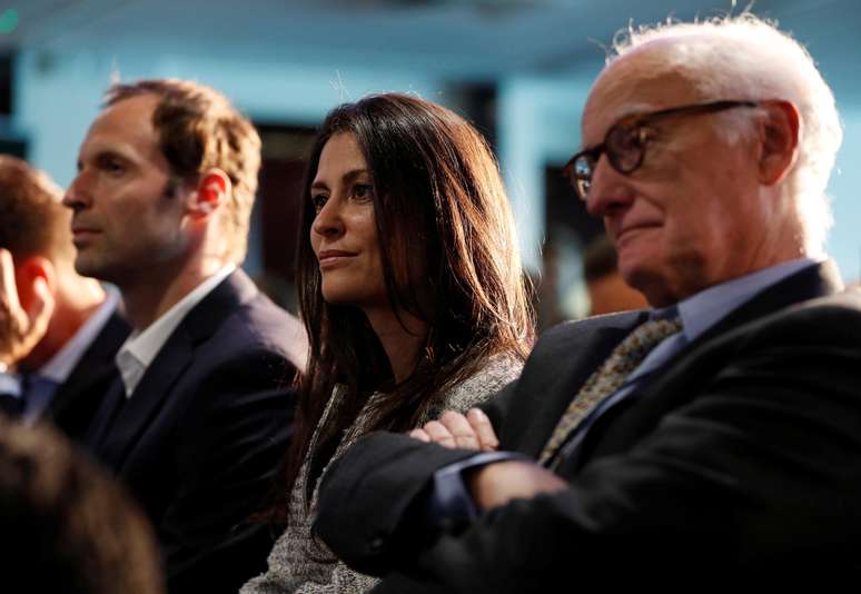 Marina Granovskaia, diretora do Chelsea, ao lado do presidente do clube, Bruce Buck