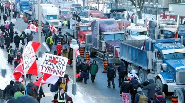 Os protesto liderados por caminhoneiros no Canad&aacute; j&aacute; duram duas semanas