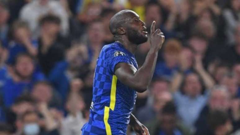 Lukaku comemora gol pelo Chelsea (Foto: AFP)