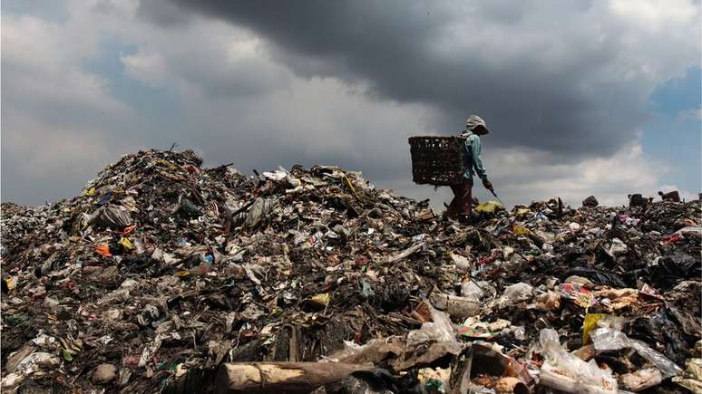 &Eacute; mais f&aacute;cil (e mais barato) para as empresas americanas enviar o lixo para outros pa&iacute;ses do que process&aacute;-lo, dizem especialistas