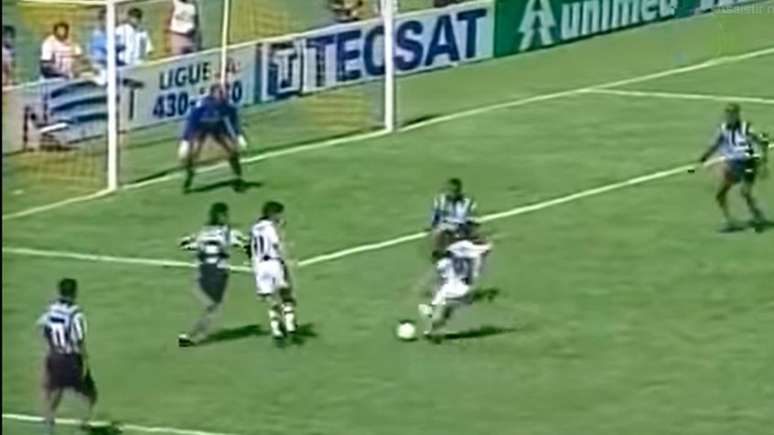 Botafogo e Vasco ficaram no empate por 2 a 2 pelo Torneio Rio-São Paulo 1998, em Brasília (Reprodução / TV Globo)