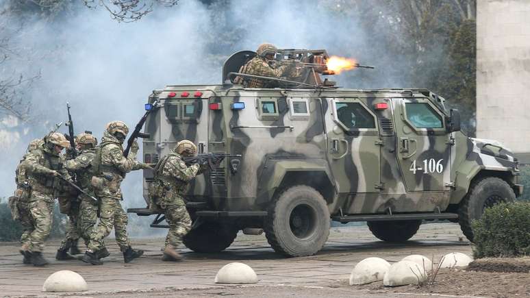 Ucrânia também realizou exercícios militares neste sábado