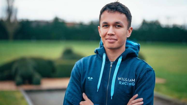 Alex Albon aproveitou intertemporada em Los Angeles para andar de kart com Jenson Button 