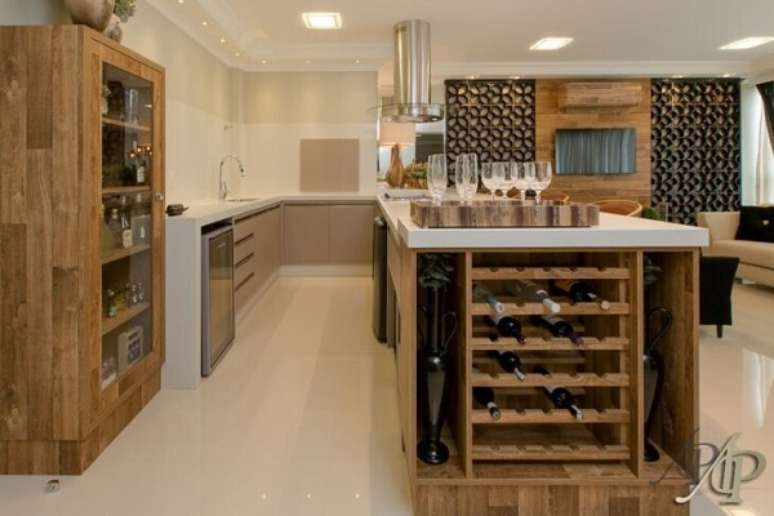 8. Arm&aacute;rio de cozinha com cristaleira planejado &ndash; Foto Adriana Piva Arquitetura