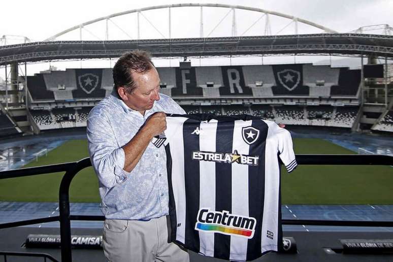 John Textor com a camisa do Botafogo (Foto: Vítor Silva/Botafogo)