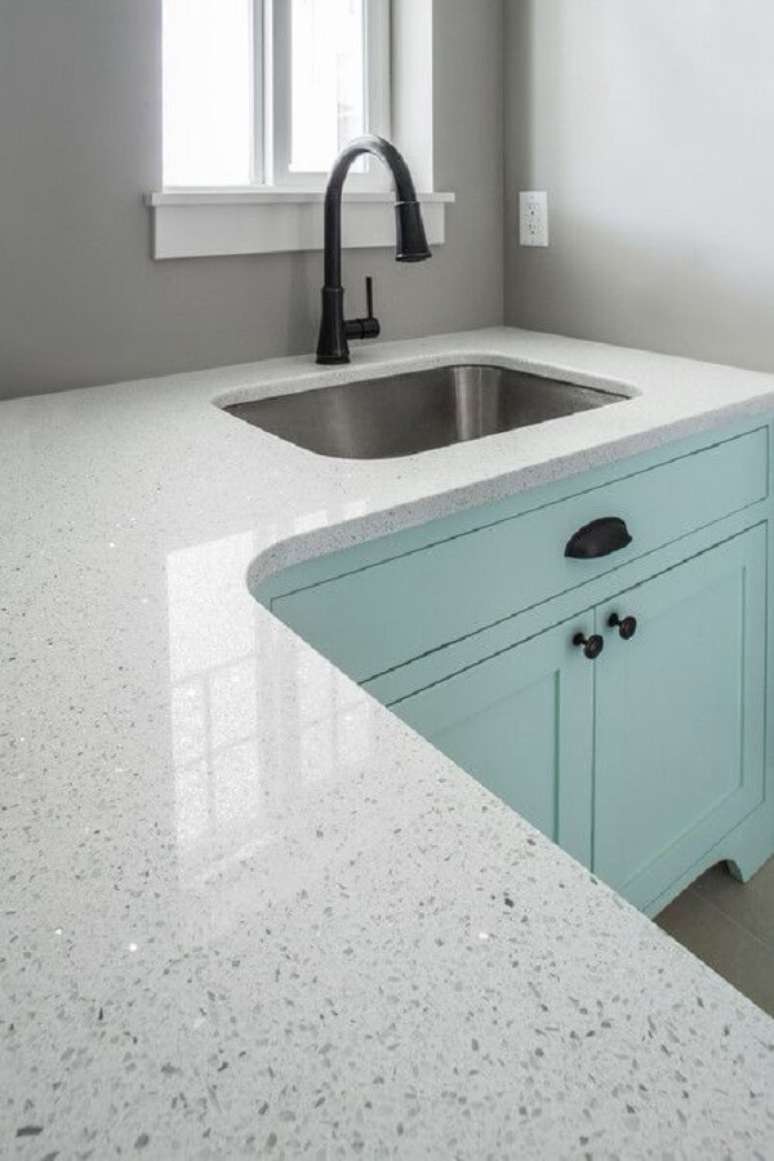 62. Arm&aacute;rio de cozinha com cuba quadrada moderna e bancada em silestone branco stellar brilhante &ndash; Foto Aquagranite