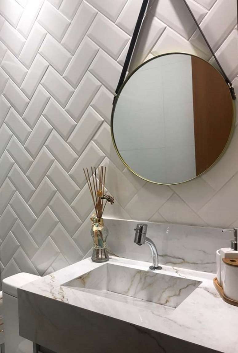 26. Cuba de porcelanato quadrada e marmorizada &ndash; Foto Diego Oliveira Noticias