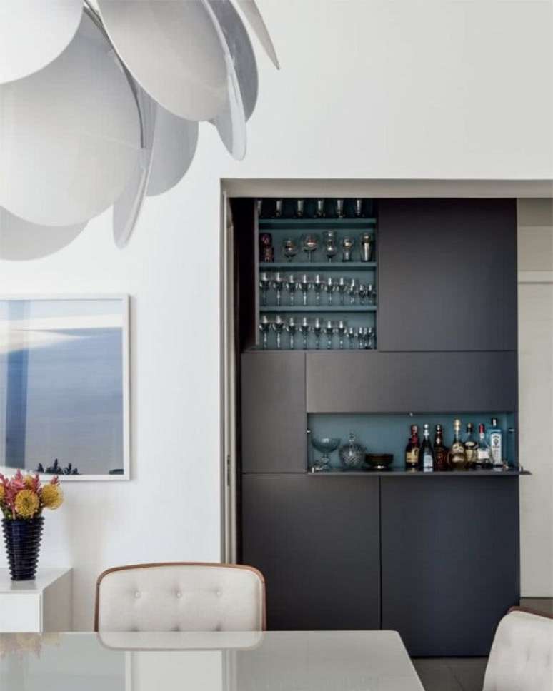 13. Arm&aacute;rio de cozinha com cristaleira na parte acima &ndash; Foto Dcore Voce