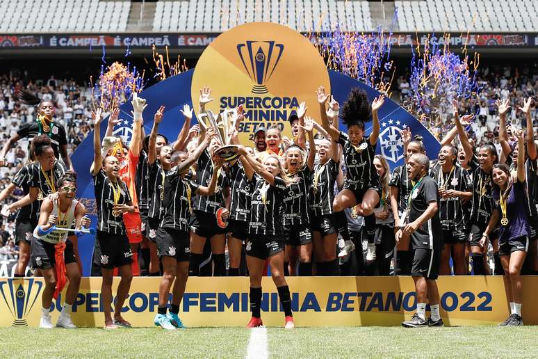 Time do Corinthians superou o Grêmio na final e levou o título de campeão da Supercopa Feminina