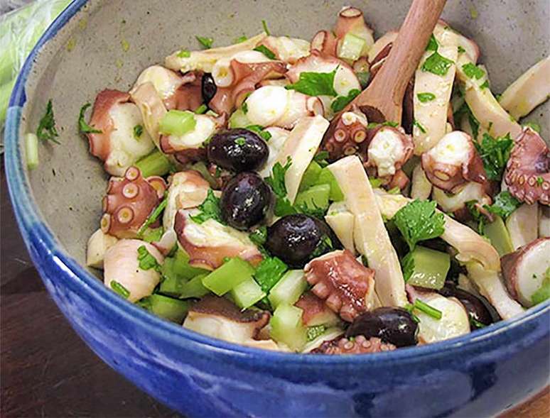 Salada de polvo bem temperada para tira-gosto