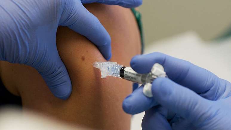 População mais vulnerável pode ser priorizada nas vacinações de reforço