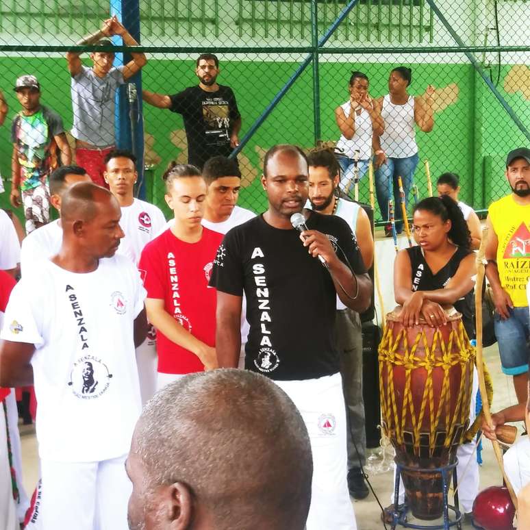 Mestre Navalha e o grupo Mandinga de Minas