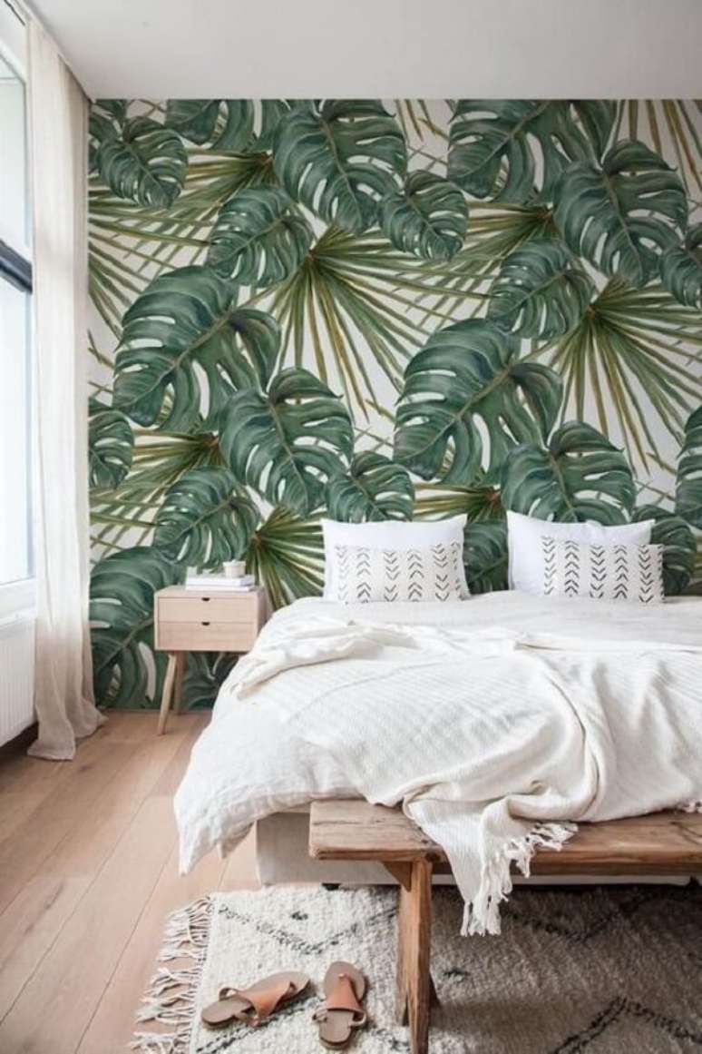 41. Quarto de casal decorado com papel de parede folhagem 3D. Fonte: Casa Treschic