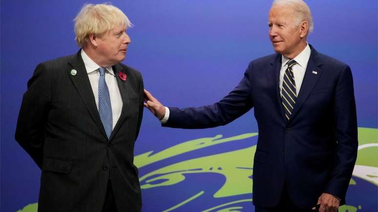 O primeiro-ministro britânico Boris Johnson e o presidente americano Joe Biden em foto de arquivo; eles conversaram nesta segunda-feira (14/2) sobre crise na Ucrânia