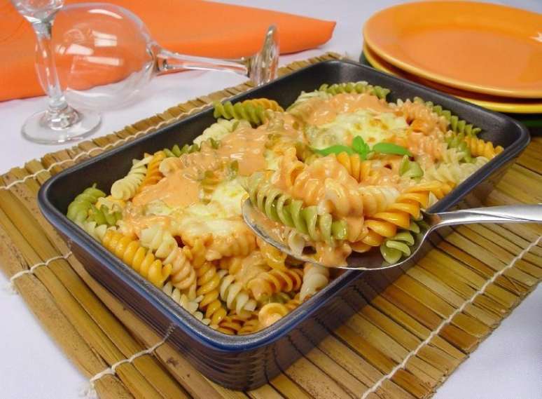 Macarrão parafuso ao molho rosé – Foto: Guia da Cozinha