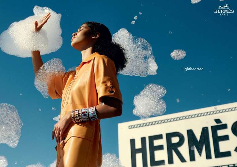 Raynara Negrine na campanha da Hermés