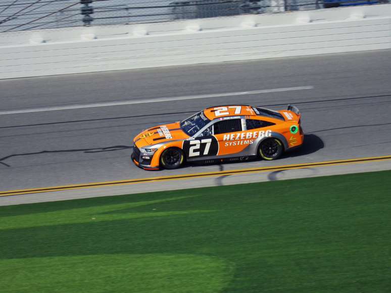 Jacques Villeneuve em ação na pista de Daytona 