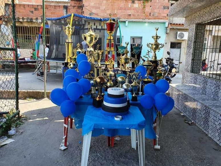 Troféus expostos em festa, Rogi Mirim já soma mais de setenta títulos