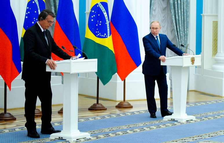 Ao lado de Putin, Bolsonaro fala sobre encontro com presidente russo