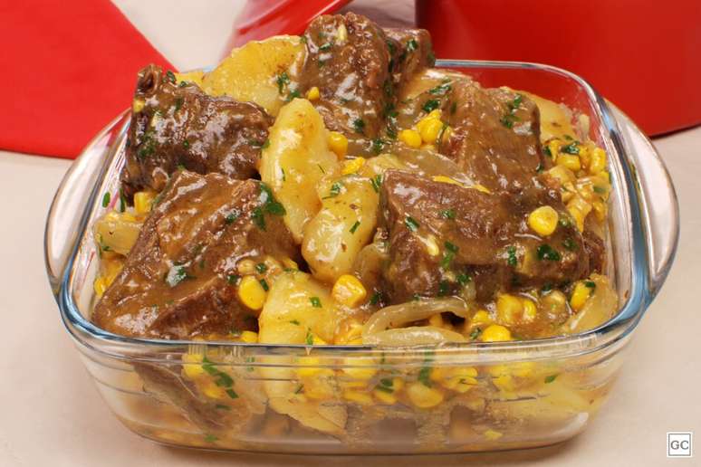 Receitas de costela bovina com batata suculentas &ndash; Foto: Guia da Cozinha