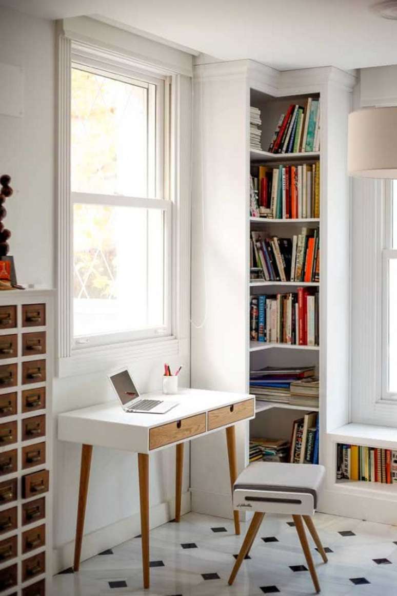 55. Quarto com estante livreiro e escrivaninha para estudos &ndash; Foto Houzz