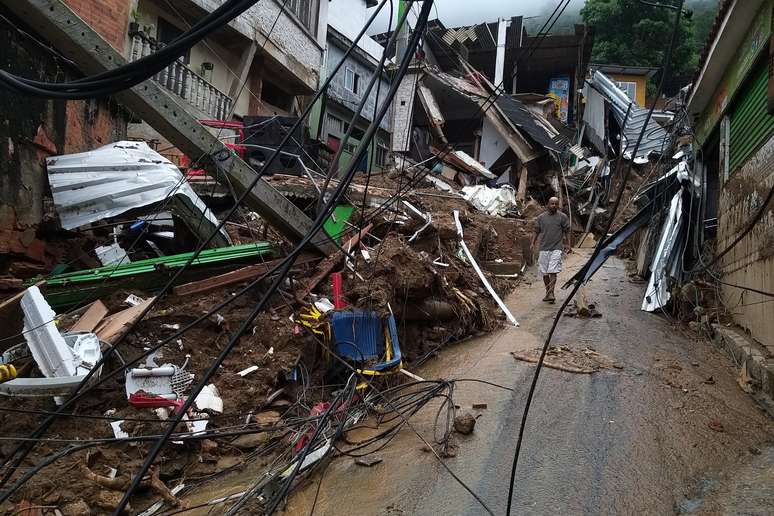  Destruição causada pela chuva na localidade de Alto da Serra, no município de Petrópolis