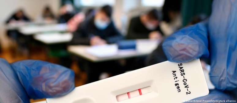 Autotestes de antígeno podem ser utilizados como estratégia de triagem e ajudar no combate ao coronavírus