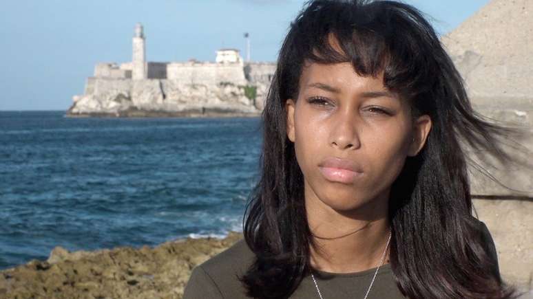 Sara parou de sair depois que suas imagens foram compartilhadas no Telegram