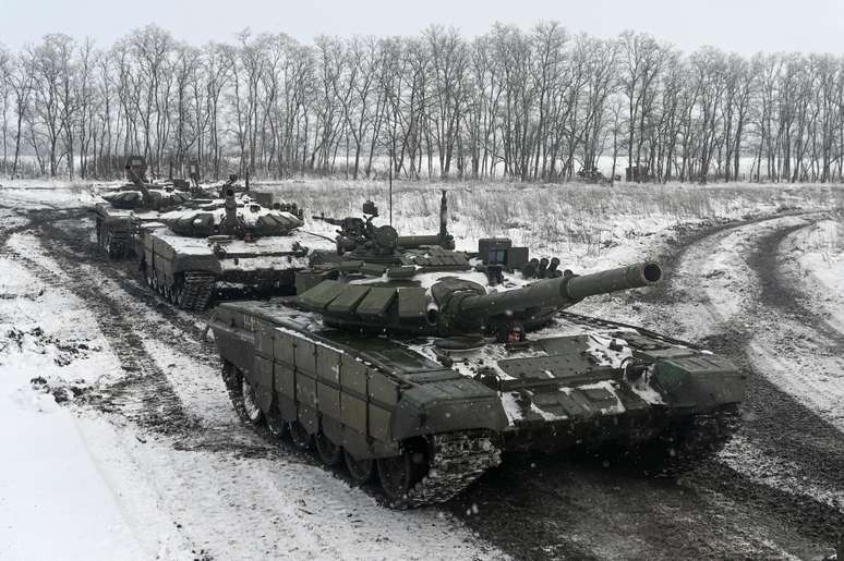 Veículos de infantaria mecanizada da Rússia durante exercícios militares na região de Rostov