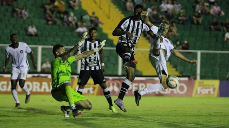 Figueirense acabou derrotado pelo Próspera dentro de casa (Foto: Patrick Floriani/FFC)