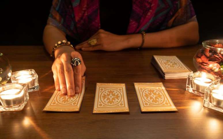 As cartas do tarot nos ajudam a entender melhor cada fase da nossa vida, além de criarmos uma nova realidade para ela - Shutterstock